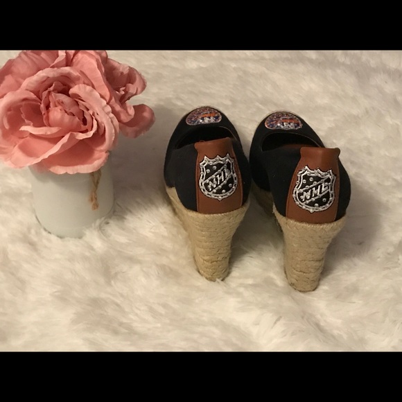 NHL Official NY Islanders Wedge Heels size 6 - Picture 5 of 10
